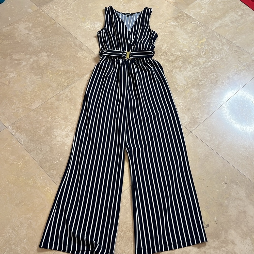 💕Cute one piece 💕 - Picture 4 of 5